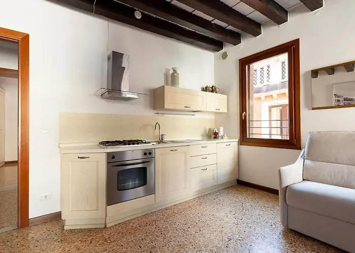 Location San * Veneza