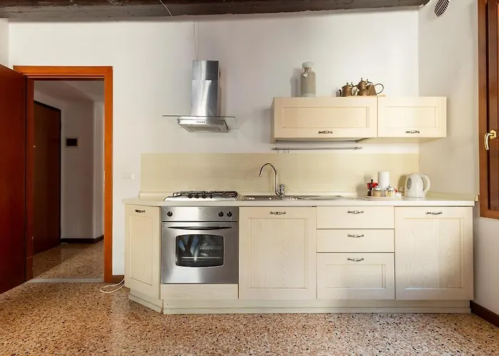 Location San * Veneza